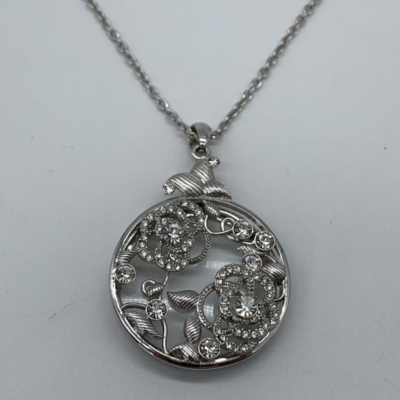 Vintage Elegant Silver Tone CZ Circle Floral Design Pendant Magnifier Necklace - Picture 7 of 11